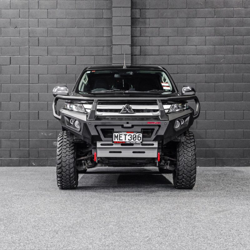 DEFENDER 4X4 Bull Bar + Winch & Spotlights Combo Package - Image 12