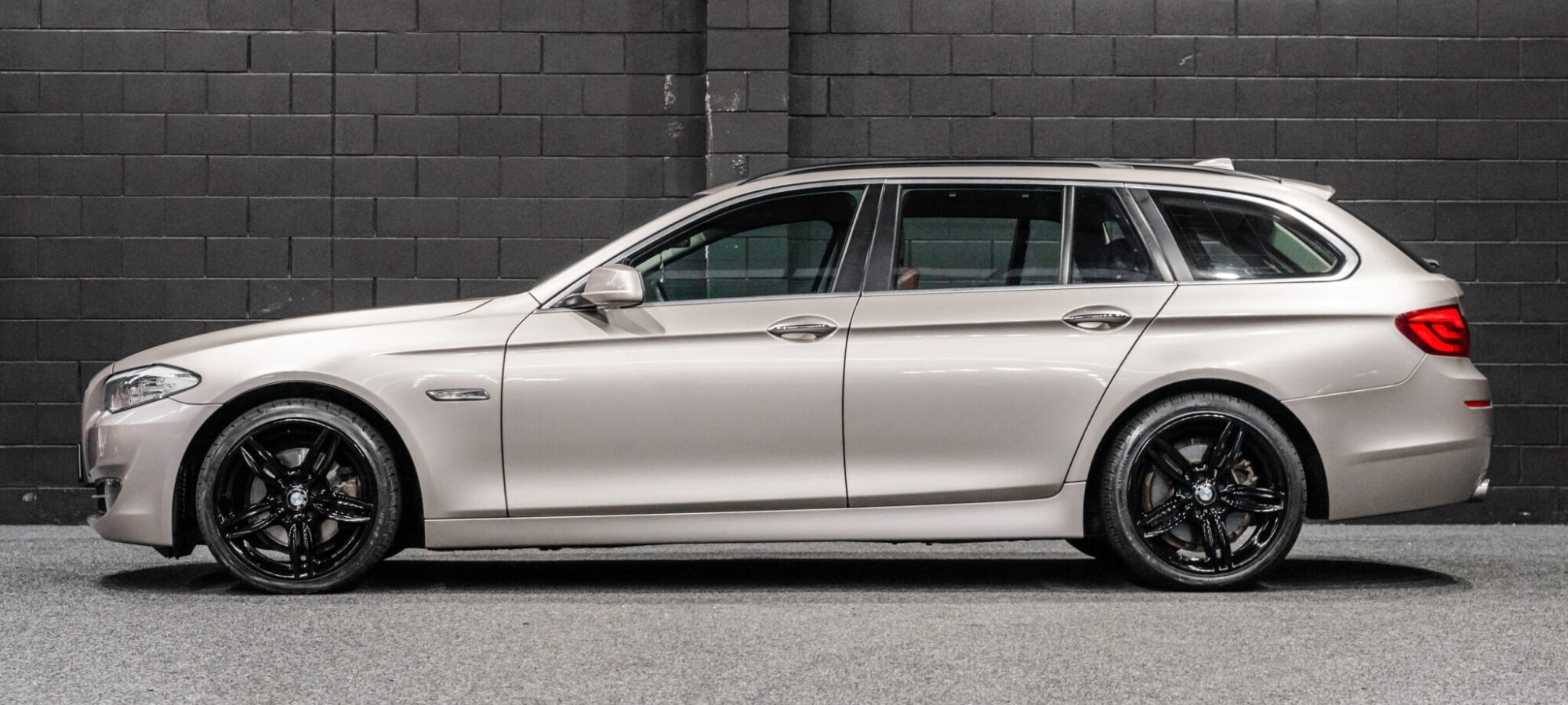 Vehicle Gallery Image