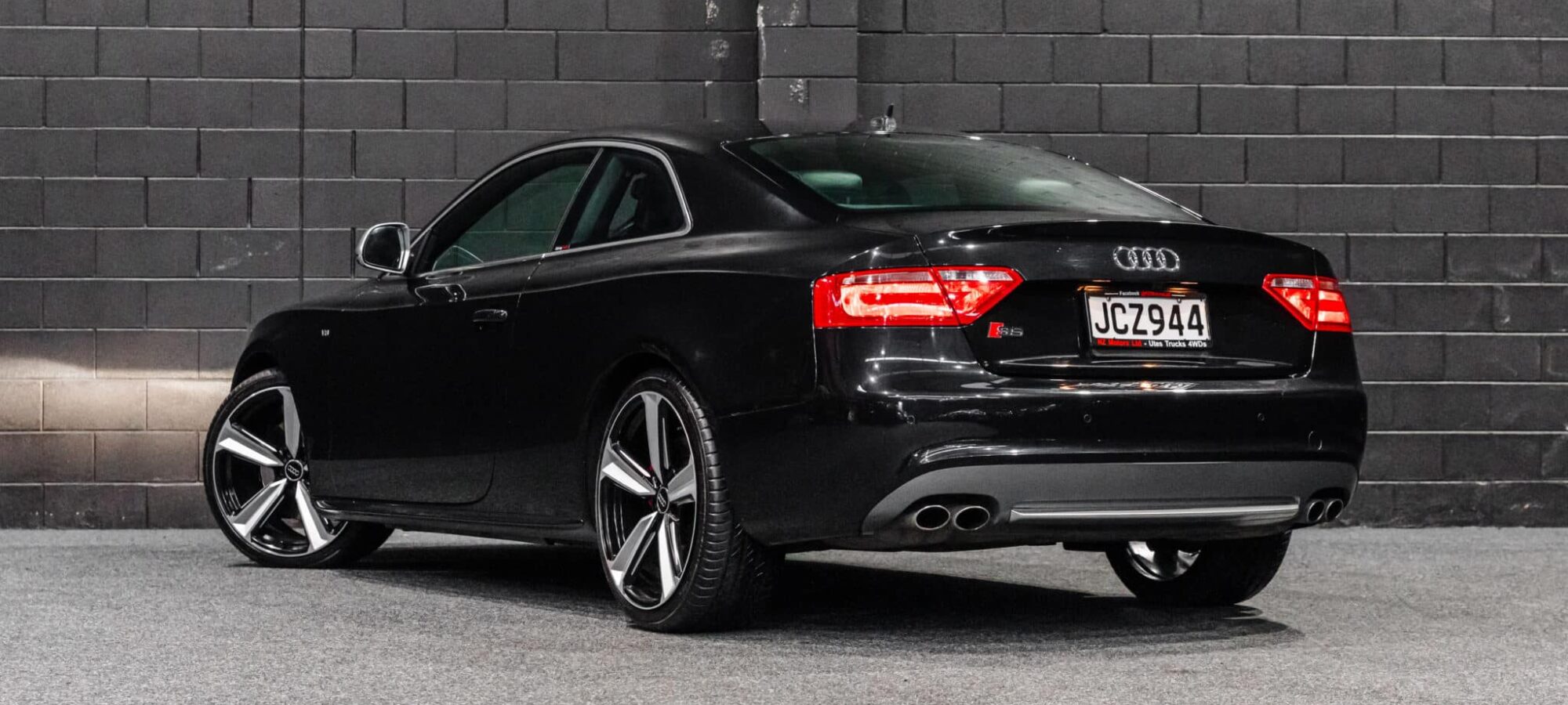Vehicle Gallery Image