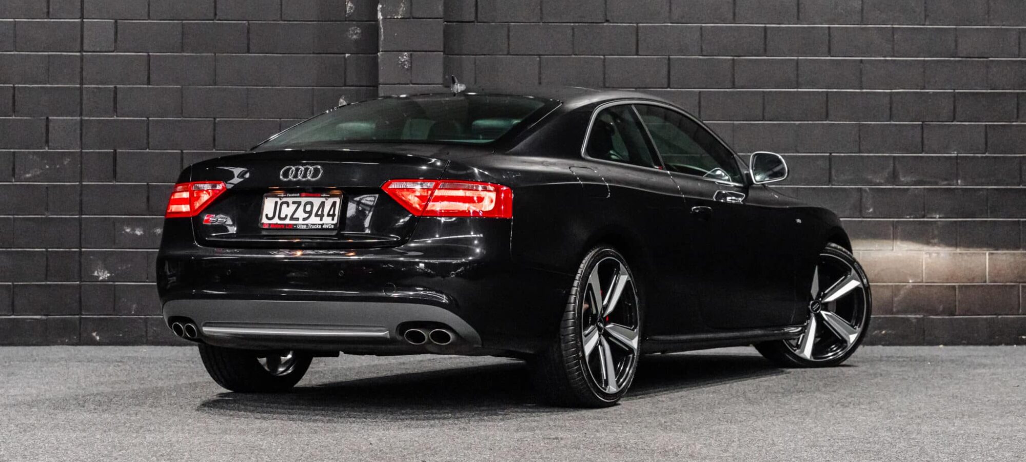 Vehicle Gallery Image