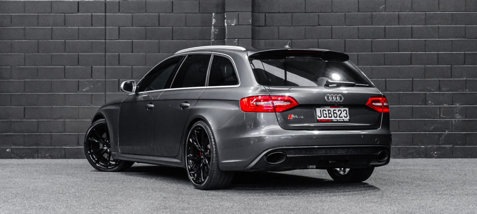 Vehicle Gallery Image