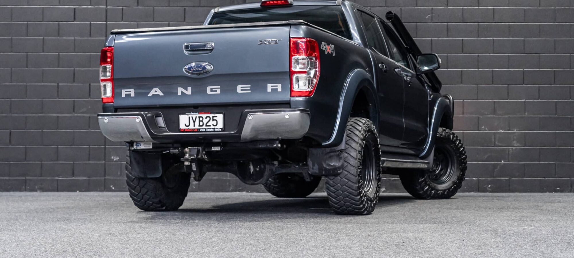 Vehicle Gallery Image