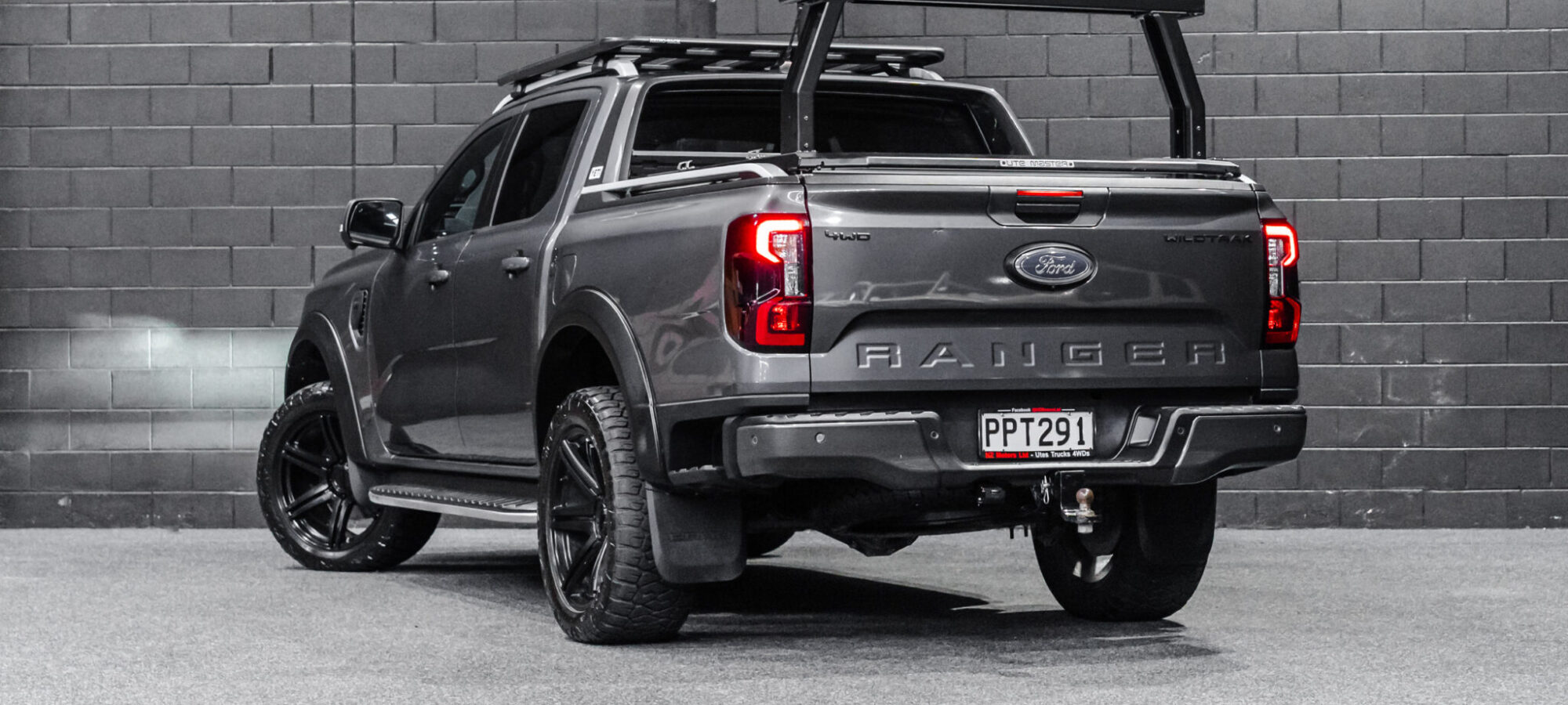 Vehicle Gallery Image