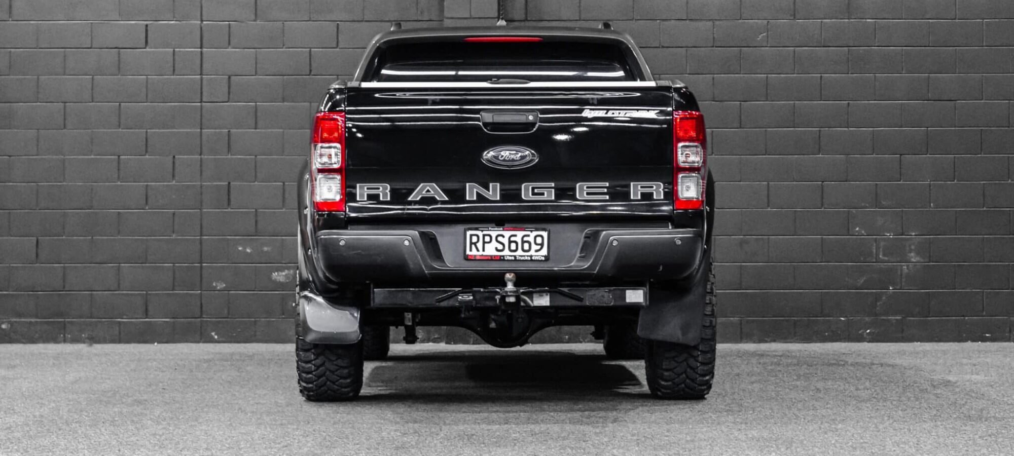 Vehicle Gallery Image