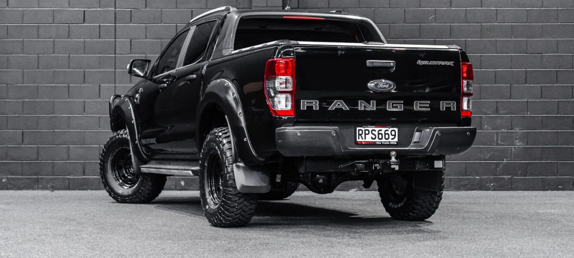 Vehicle Gallery Image